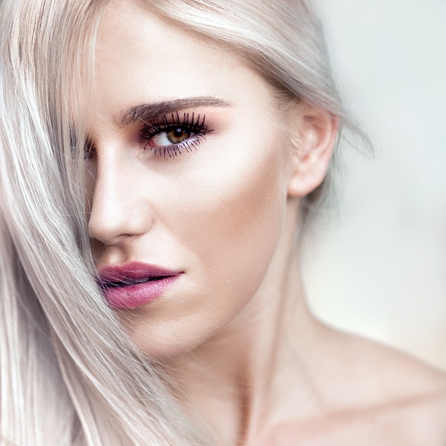 hezká blondýna