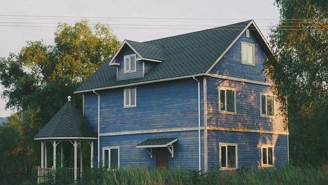 venkovský modrý dům